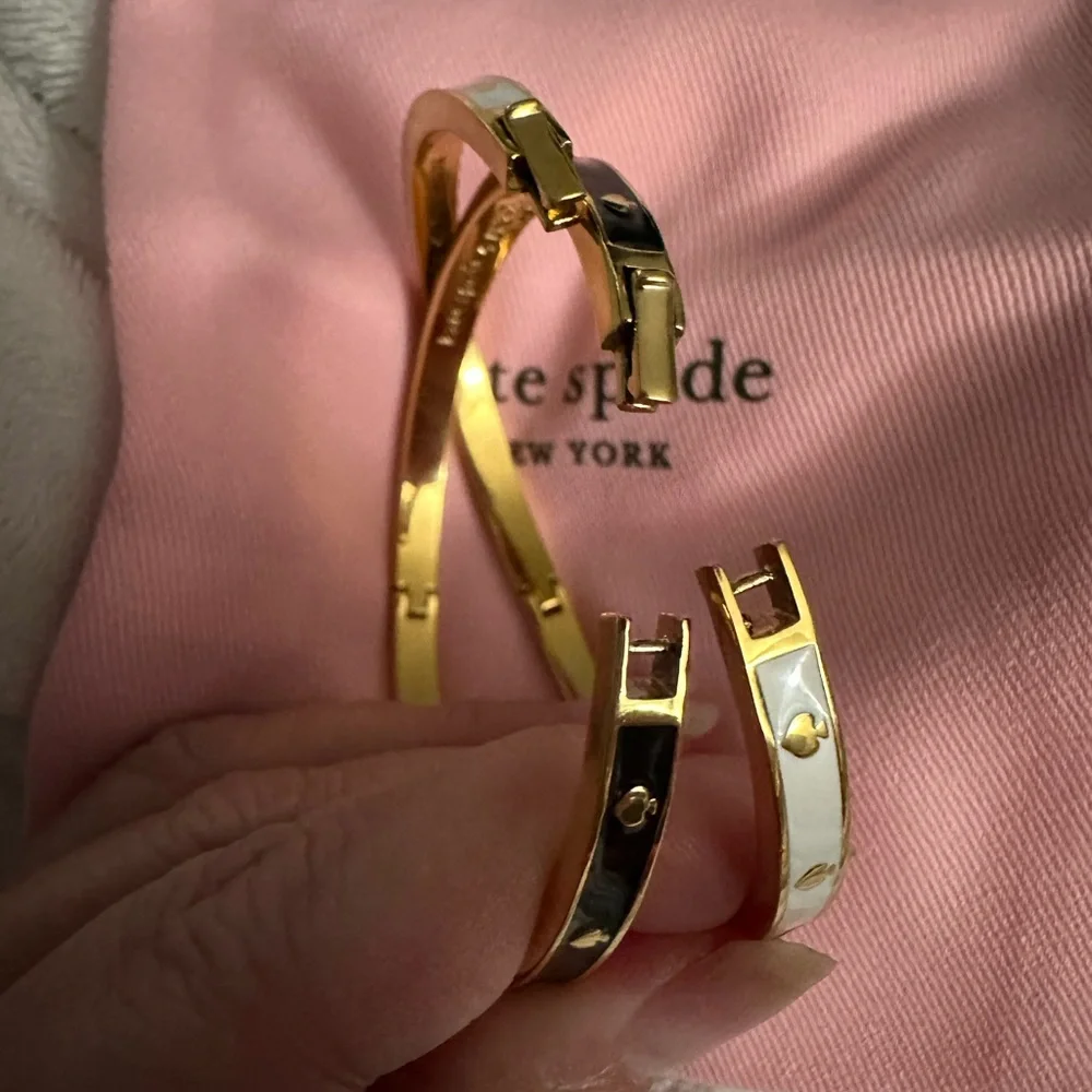 Kate Spade Set Black and White Spot the Spade Enamel Hinged Bangles NWOT - Picture 9 of 9